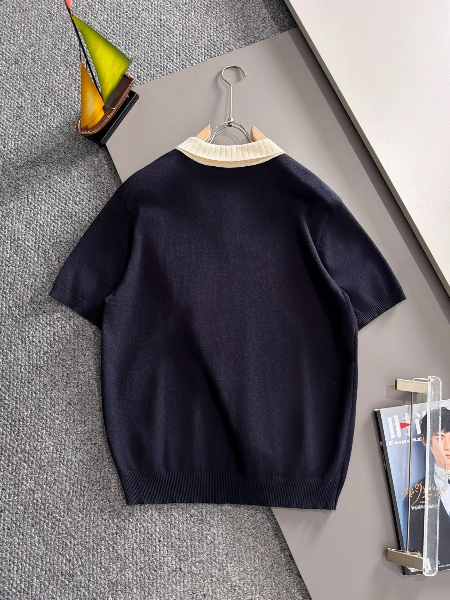 LP high quality Loro Piana 26ss New Arrival men's short-sleeved T-shirt. Made of combed cotton yarn knitted cotton fabric, no pressure when entering and exiting the counter. Exclusive control of raw materials. It feels substantial when weighed, and the upper body is more textured than ordinary T-shirts. This texture can handle the weather easily and is suitable for both hot and cold! Loose fit design, looks noble. The only correct version is available Size: M to 4XL